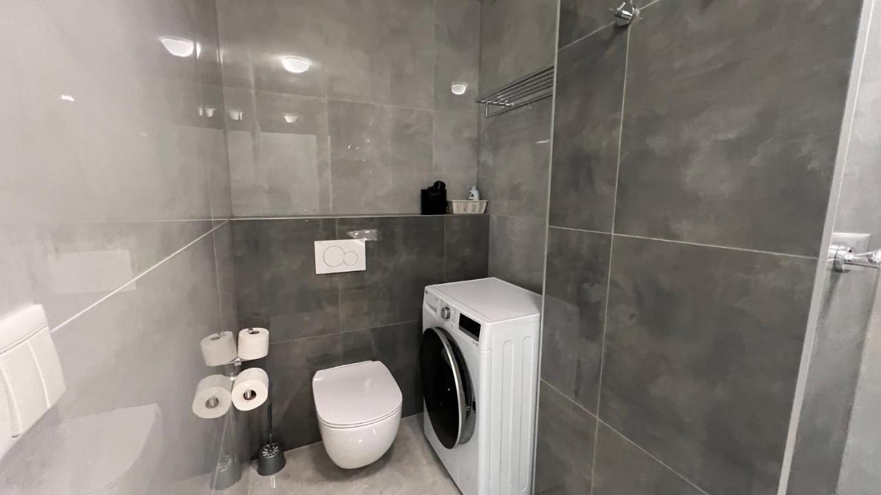 Air Conditioned 1 Room Apartment Vienna Gate, 2 บราติสลาวา ภายนอก รูปภาพ
